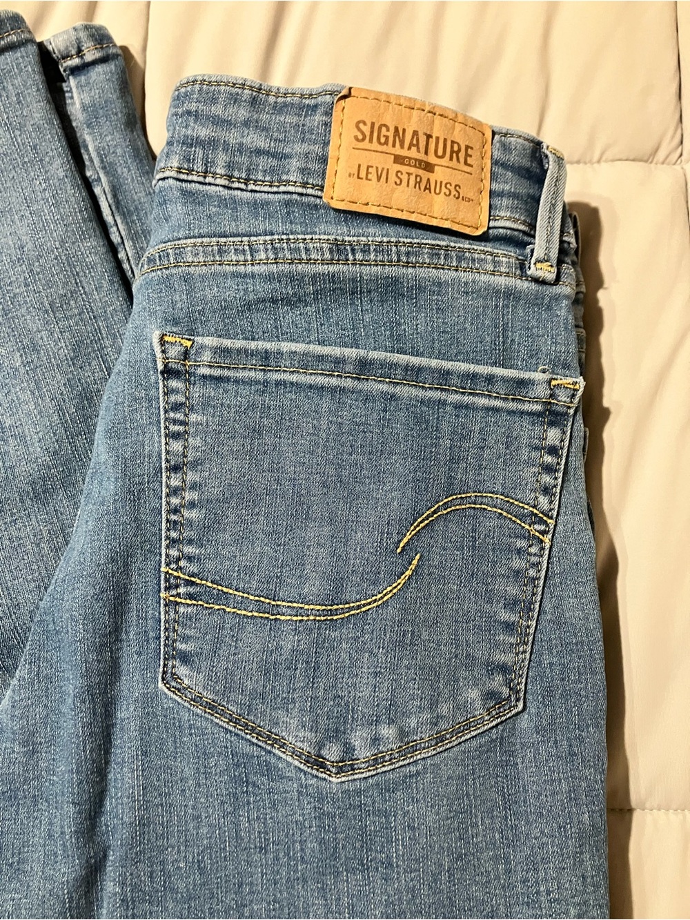 Levi's Signature Women’s Light Blue Boot Cut Jeans